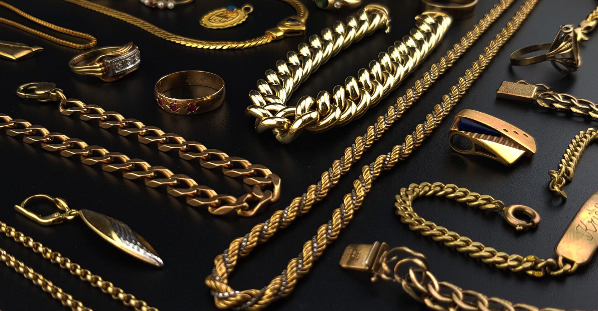 Verkaufen Sie: Goldschmuck, wie Goldketten, Goldringe, Goldarmbänder bei Vio Gold Edelmetalle