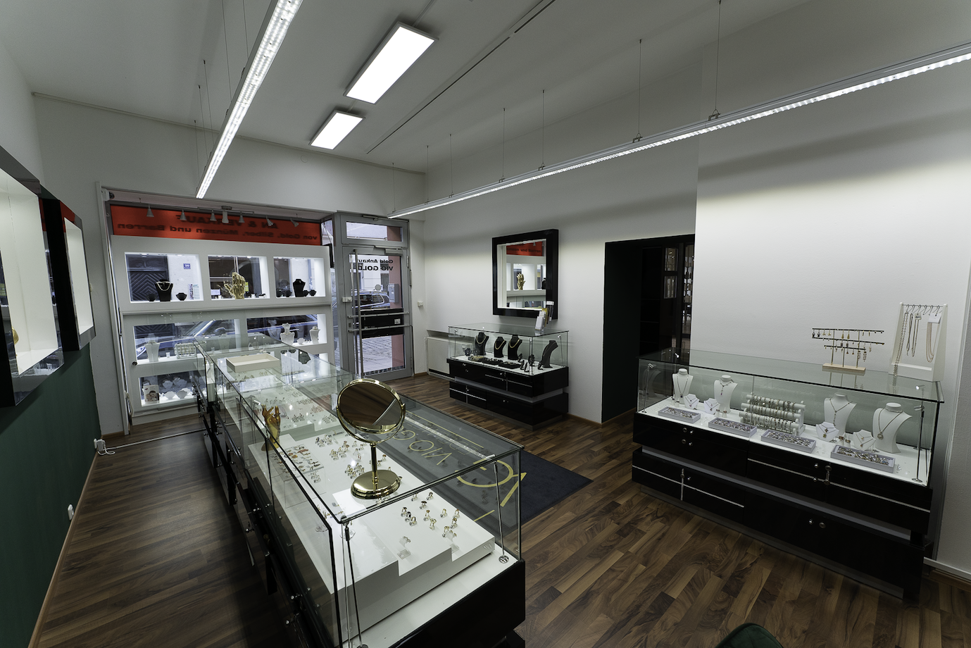 Glasvitrine Seite