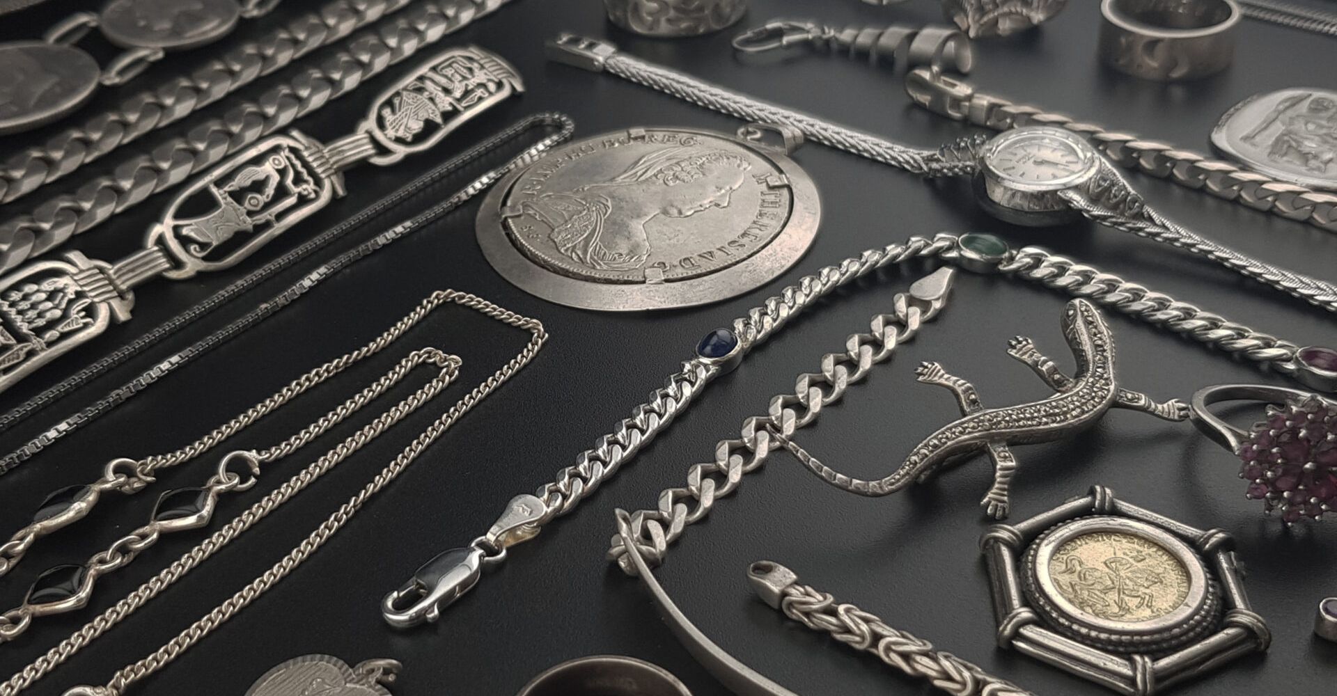 Verkaufen Sie: Silberschmuck, wie Silberketten, Silberringe, Silberarmbänder bei Vio Gold Edelmetalle