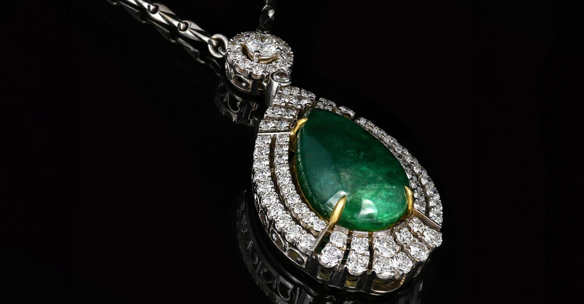 Schmuck - Ankauf; Verkaufen Sie jetzt Ihren Edelsteinschmuck bei Vio Gold Edelmetalle